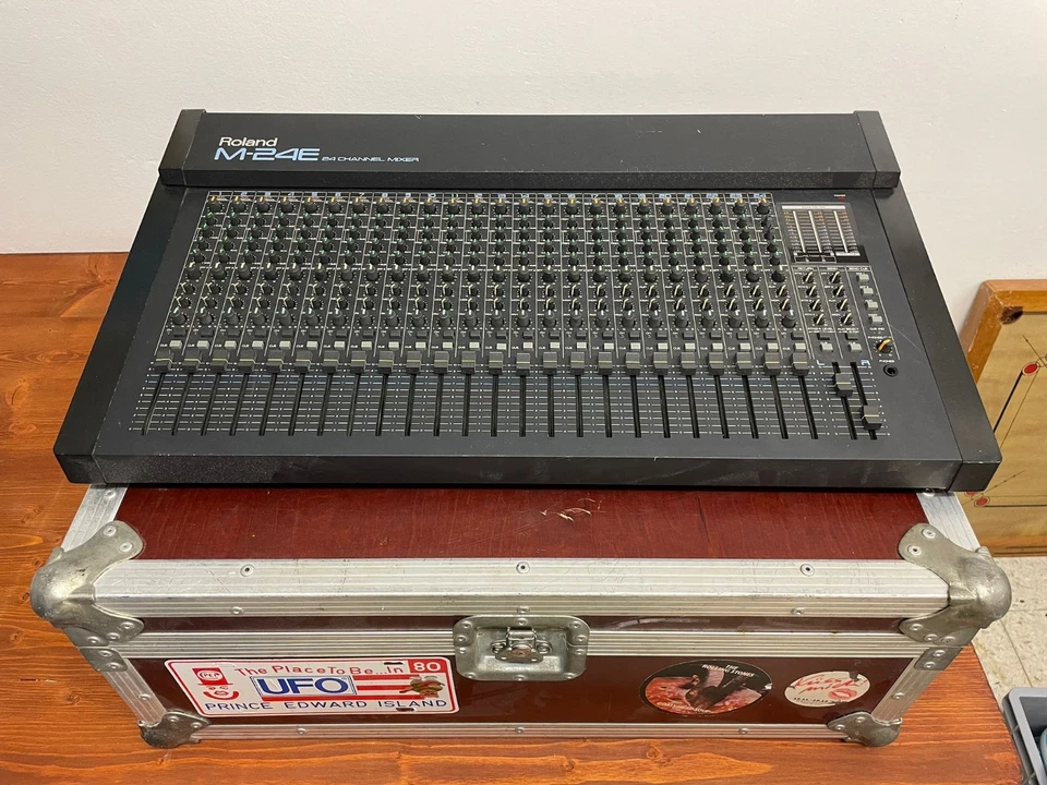 Roland M24E / 24 Spuren-Mixer, Sehr gut gepflegt. Top-Qualität !!! VINTAGE !!