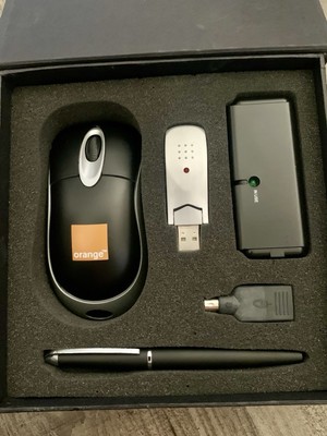 LEED's 5 pc Orange Gift Set With Wireless Mouse Connectors Pen And USB Hub