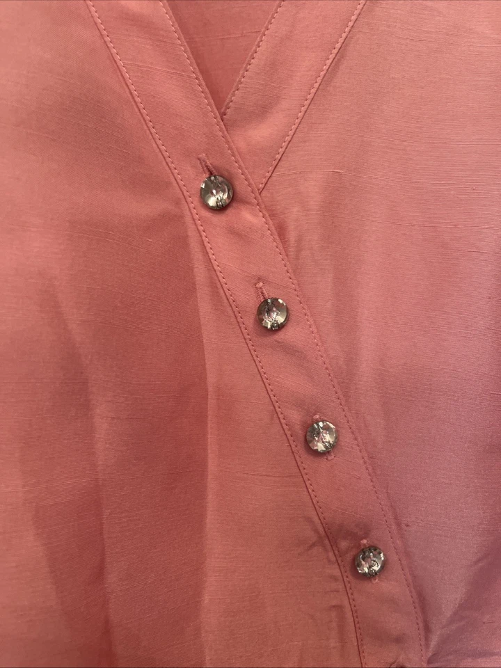 Blusa De Colección Harold’s Talla 10 Estrás Botón Frontal 100% Seda Rosa ¡Tan Preciosa Usada en Excelente Condición! Foto 2 de 4