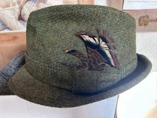 CLASSIC Vintage COMFORT QUALITY WOOL TWEED WALKING TRILBY FEATHERED GREEN HAT
