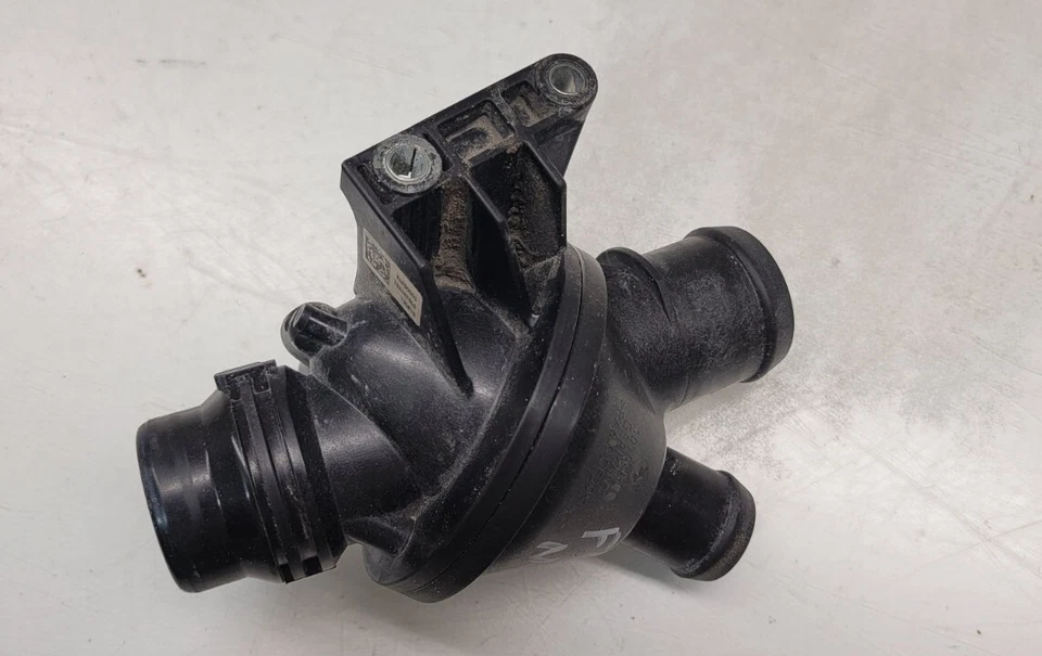 2012-2016 BMW 320i 328i 528I 535I F10 F07 F30 - термостат - Изображение 4 из 4