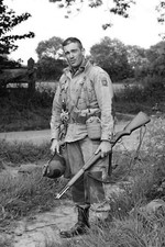 soldier shooter in military uniform WW2 Photo Glossy 4 6 in 026