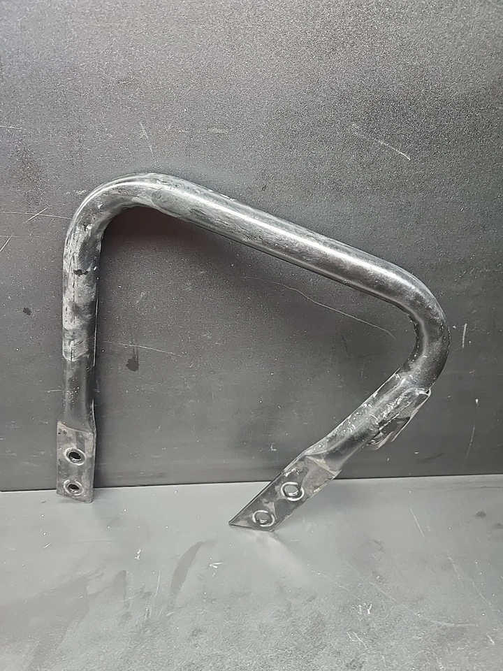 Нижний передний кронштейн для радиатора Pontiac Solstice Saturn Sky 10375093 - Изображение 4 из 4