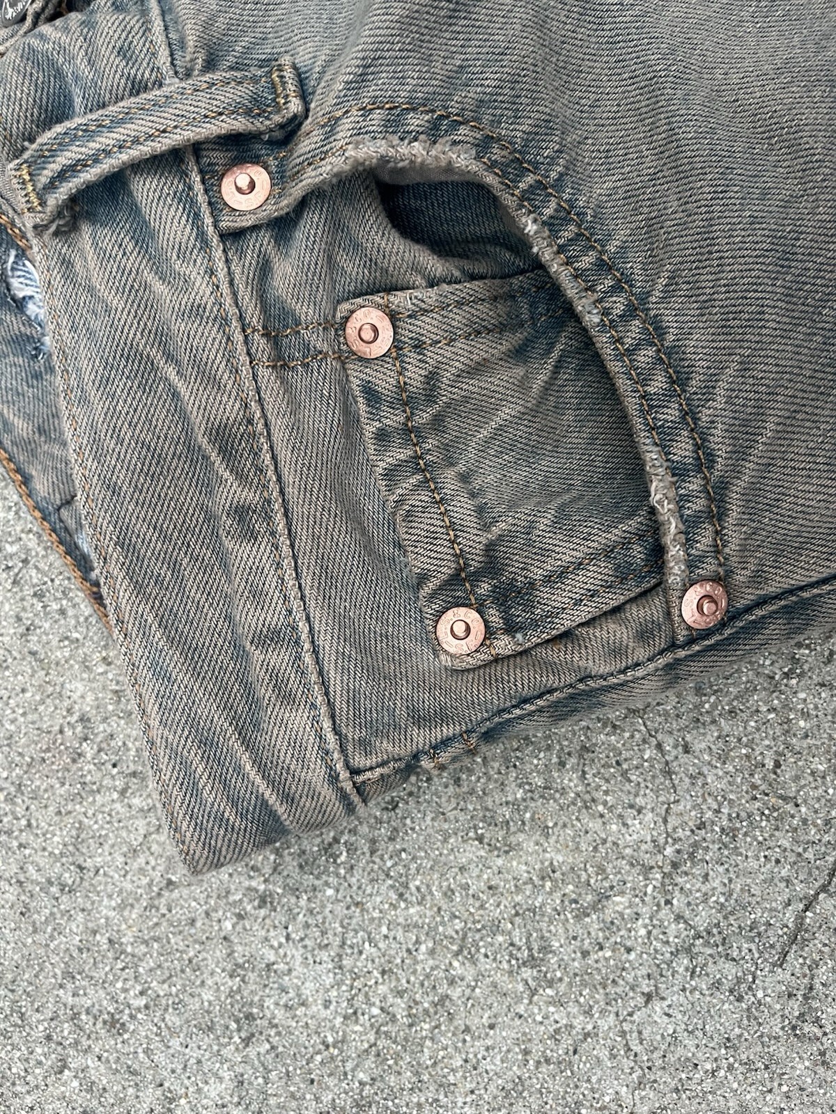 Levi's 501 jeans pigment overdye light wash gray 23 24 25 26 xs extra small 90s image 8