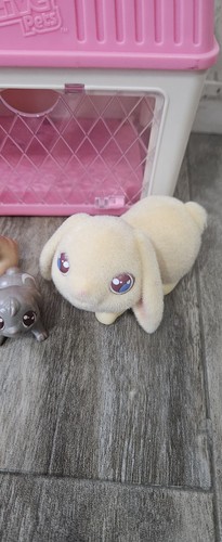 Little Live Pets Mama Bunny Surprise Momma, 4 Babies & Hut - Picture 4 of 4