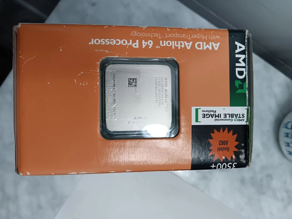 New in box. AMD Athlon 64 3500+ 2.2 GHz (ADA3500IAA4CW) Processor with heat sink - Image 2 of 4