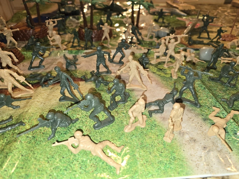 Toys R Us Elite Operations Ultimate Military Playset Army Figures, Tank Aircraft - Image 4 of 4