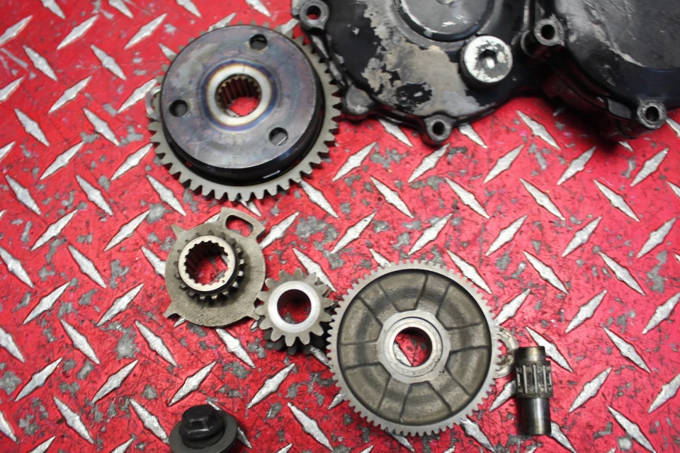 1997 SUZUKI GSXR 750 OEM STARTER COVER WITH GEARS AND BOLTS GX382 - Image 4 of 4