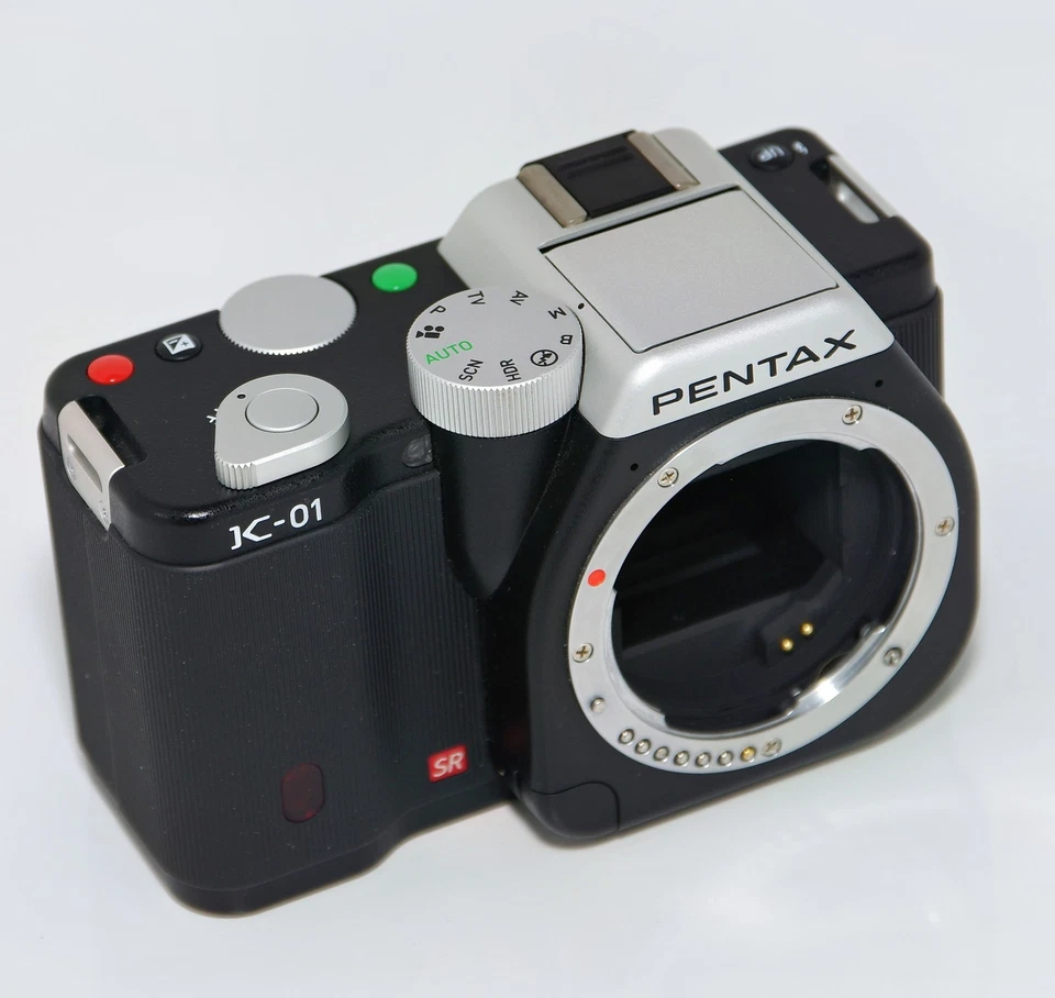 Pentax K-01 APS-C Kamera Sammlerstück Design by Marc Newson top OVP 5717 Auslös. - Bild 4 von 4