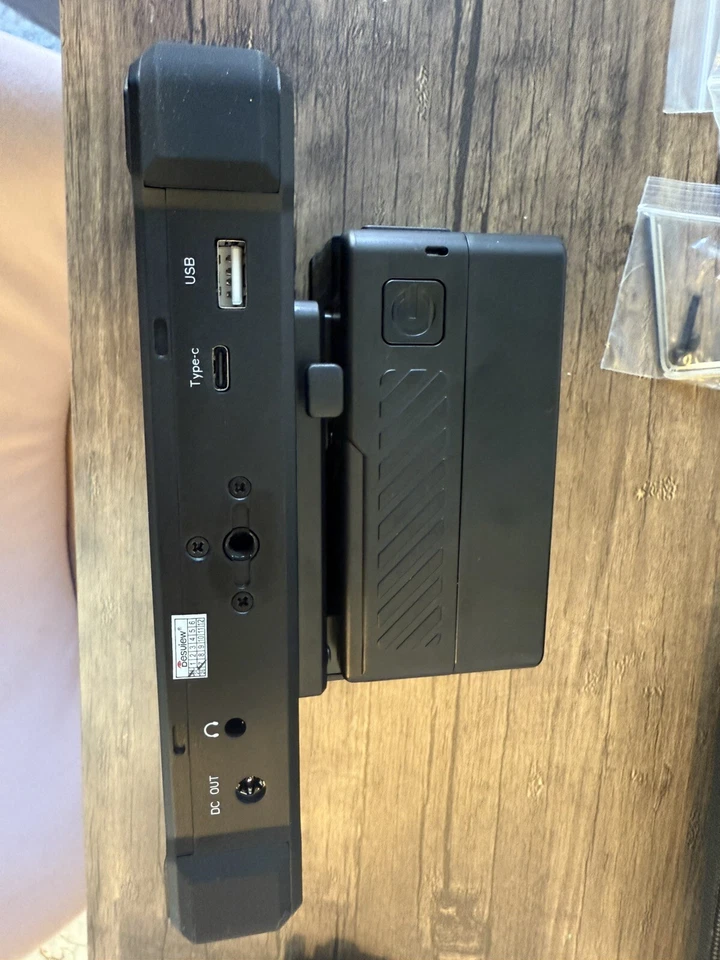 Pantalla HDMI 7 pulgadas 2800 nits 4K-60Hz + batería SmallRig 99 montaje en V Foto 4 de 4