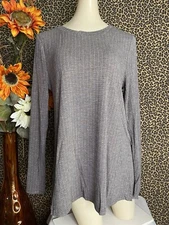 🦋DOE & RAE🦋Charcoal Long Sleeve Hi-Low Lattice Back Top NWT | LARGE |