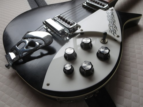Rickenbacker 620 Jetglo Electric Guitar made in the USA w/OHC 2000 model - Afbeelding 11 van 20