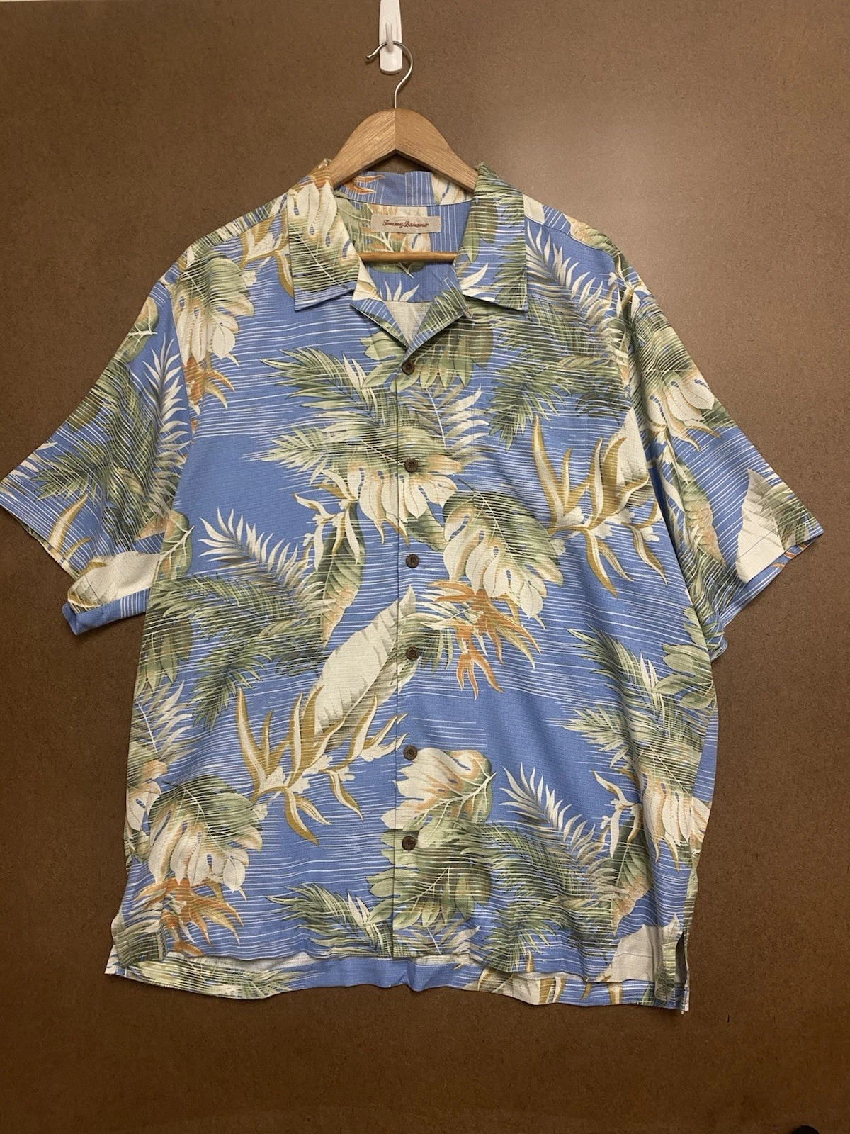 Tommy Bahama Shirt Mens XL Blue White Silk Hawaiian Aloha Floral Button Up Beach