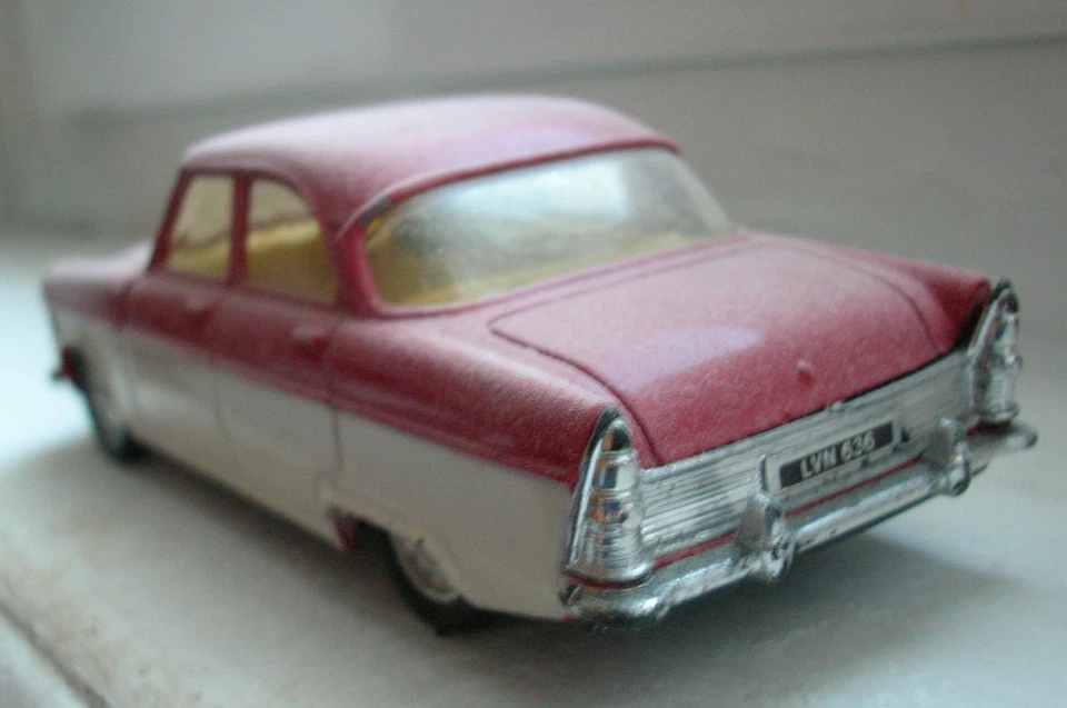 FORD ZODIAC mk2 1956 CORGI TOYS scala  1/43 modellino vintage - sfuso unboxed - Immagine 2 di 4