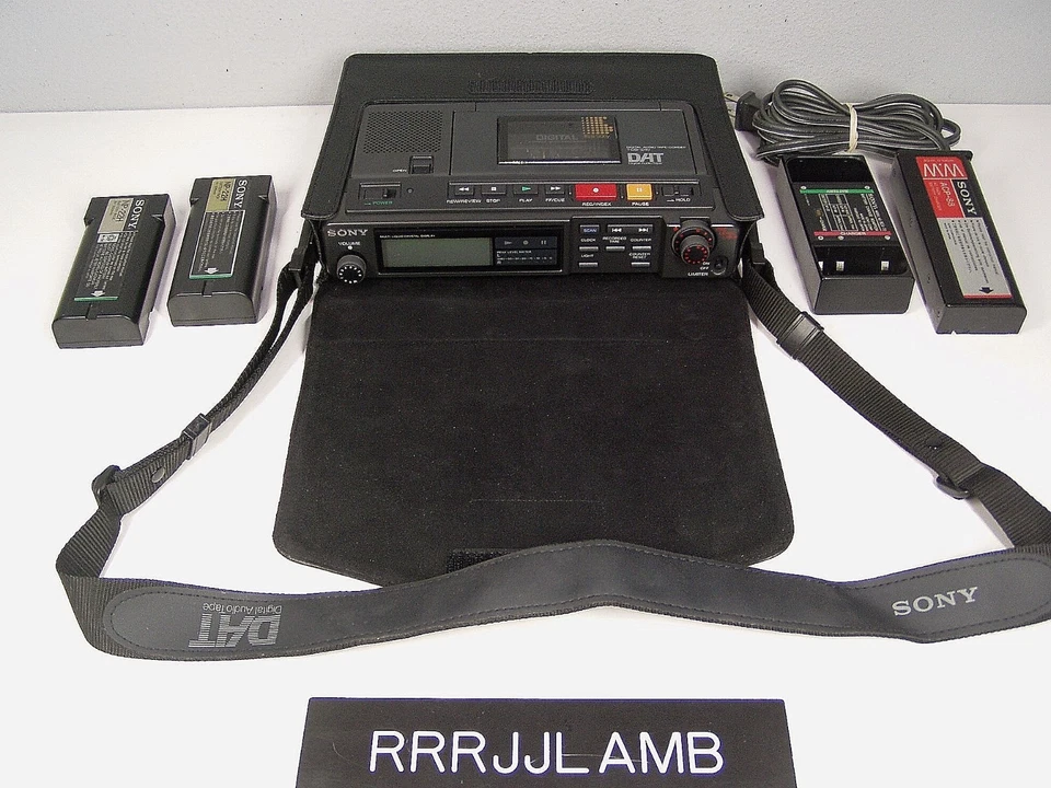 Sony TCD-D10 DAT Digital Audio TAPE RECORDER / PLAYER MINT CONDITION Won't Load - Image 3 of 4