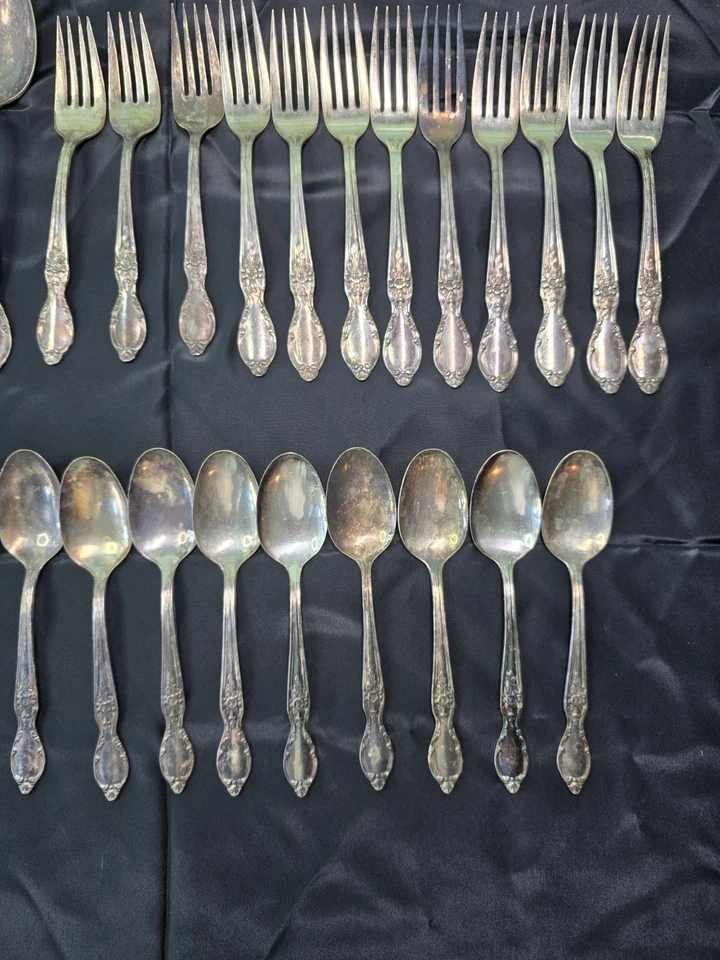 33件装Place Settings Wm Rogers IS“维多利亚玫瑰”镀银餐具 — 第 3/4 张图片