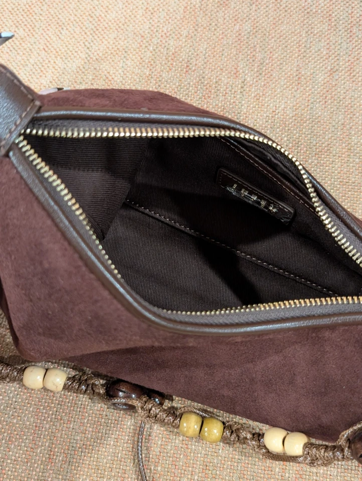 Bolso Aupen Nirvana de Gamuza Chocolate con una Preciosa Correa Retro de Cordón con Cuentas Foto 4 de 4