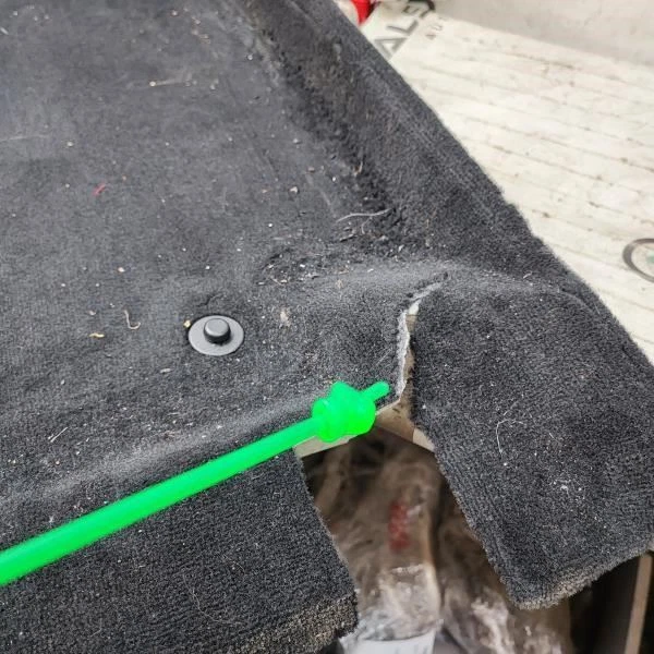 Tapete de assoalho dianteiro direito 2016 Mercedes-Benz C300 205-680-08-40-9H42 fabricante de equipamento original *ReaD* - Imagem 4 de 4