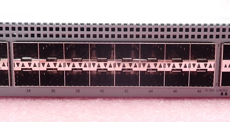 Avaya VSP 7254XSQ 48x 1/10G SFP+ + 6x 40G QSFP+ B2F Premier Switch EC720001X-E6 - Image 4 of 4
