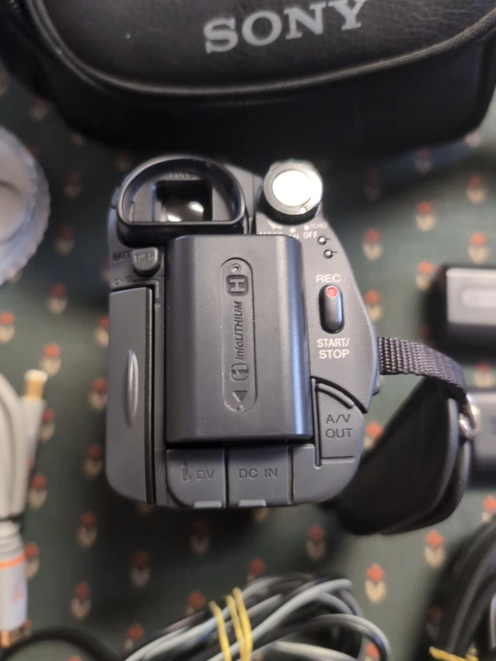 Sony DCR-HC38 MiniDV Camcorder 40x Zoom Works With Accessories, Tapes, Bag  - Image 3 of 4