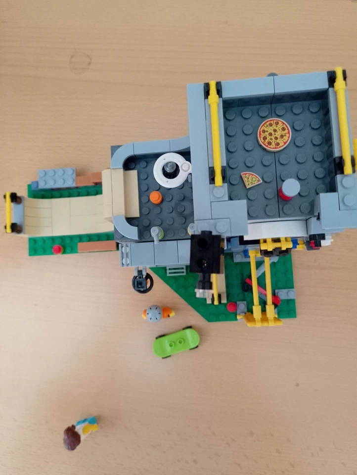 LEGO Creator 31081 Modular Skate House, photo 4 of 5