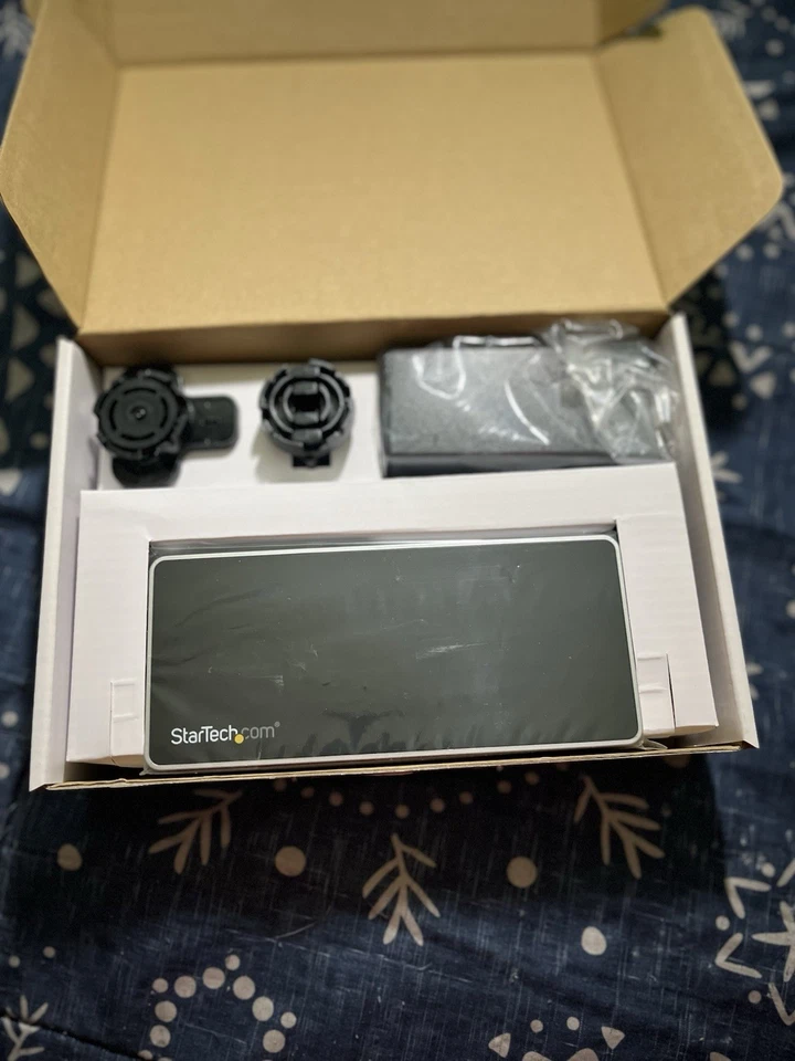 Concentrador USB C de 7 puertos StarTech con puerto de carga rápida - USB-C a 5x USB-A 2x USB-C  Foto 3 de 4