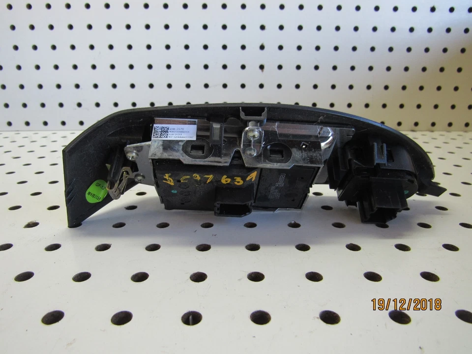 2014 2015 2016 2017 Chevrolet Impala interruptor de janela de energia motorista esquerdo 22819398 - Imagem 2 de 4