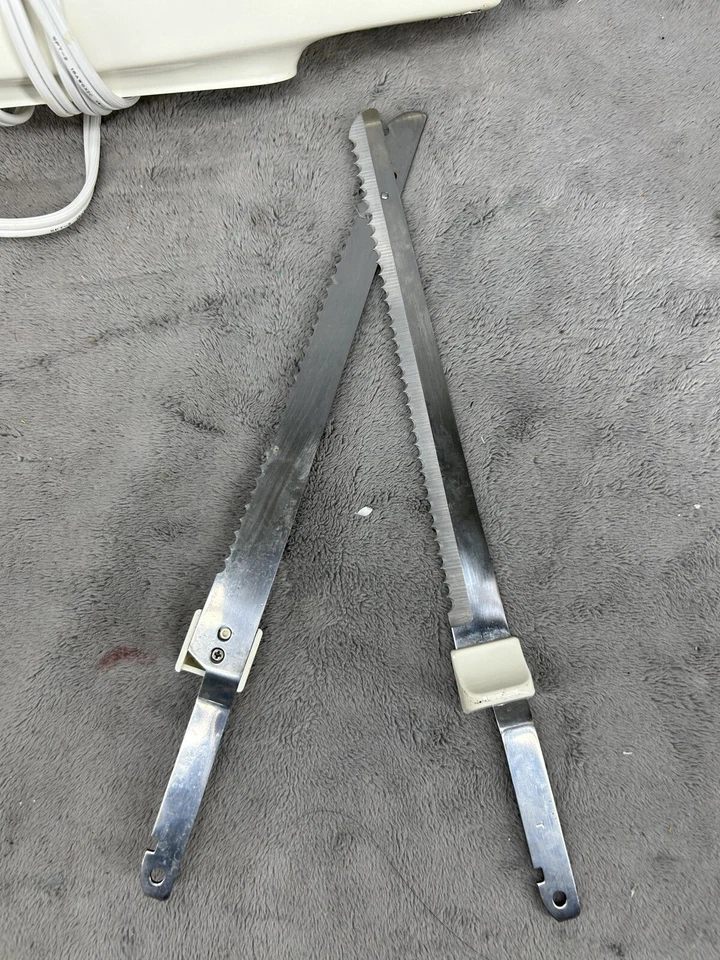 Cuchillo de tallar eléctrico Toastmaster cuchillas de corte de acero inoxidable blanco modelo 6110 Foto 3 de 4