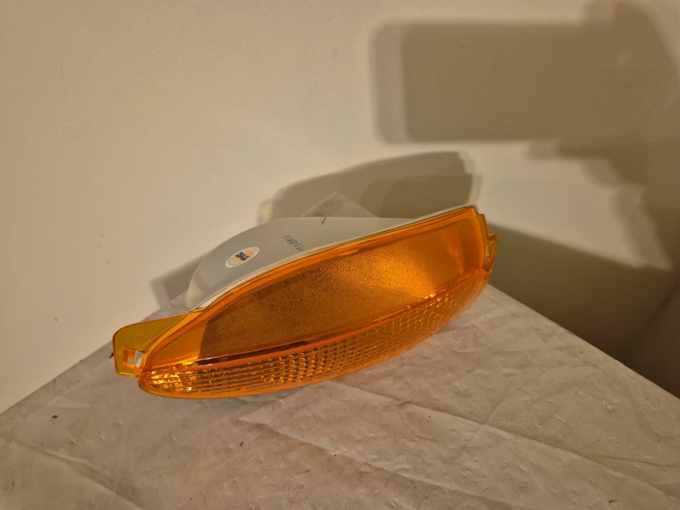 Lámpara de señal de giro de estacionamiento 2000 a 2005 Buick LeSabre conductor izquierdo Foto 2 de 4