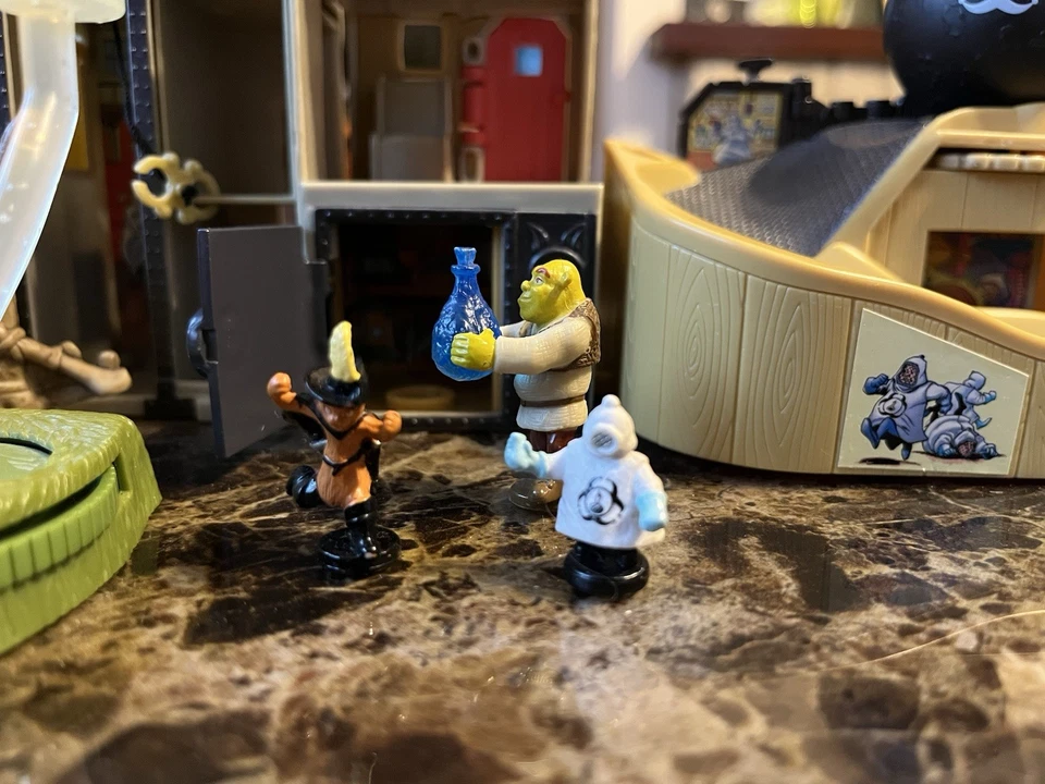 Shreks Swamp House & Potion Lab Playsets & Mini Figures 2004 Discontinued Toys - Image 3 of 4