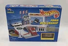Vintage 1996 Hot Wheels World FORD DEALERSHIP Playset Mattel 65695 New In Box