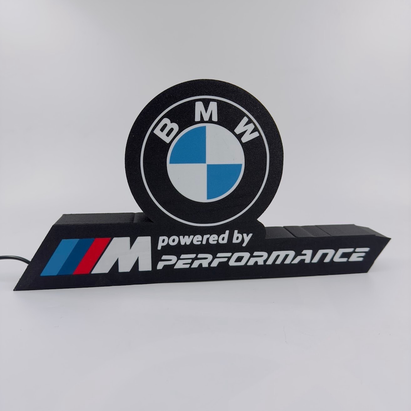 Veilleuse décorative BMW pour remplacer un éclairage trop agressif la nuit