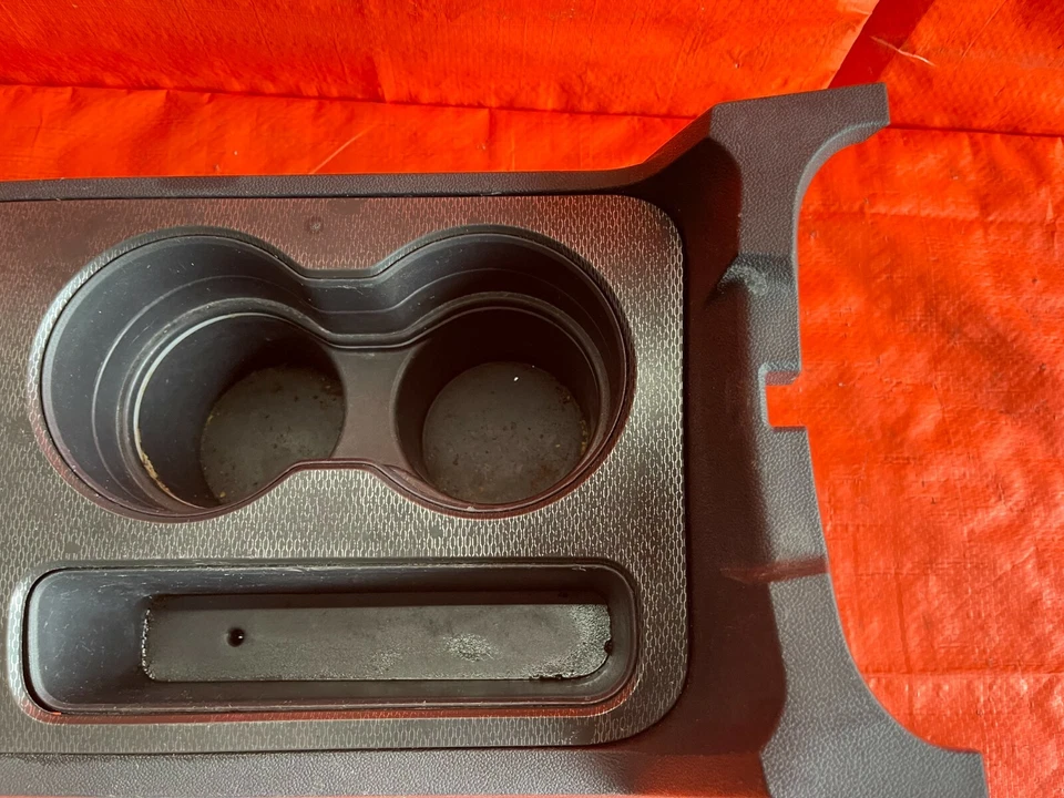 11-14 DODGE CHALLENGER 5.7L R/T AUTOMATIC - INTERIOR SHIFTER CONSOLE CUP HOLDER - Image 4 of 4