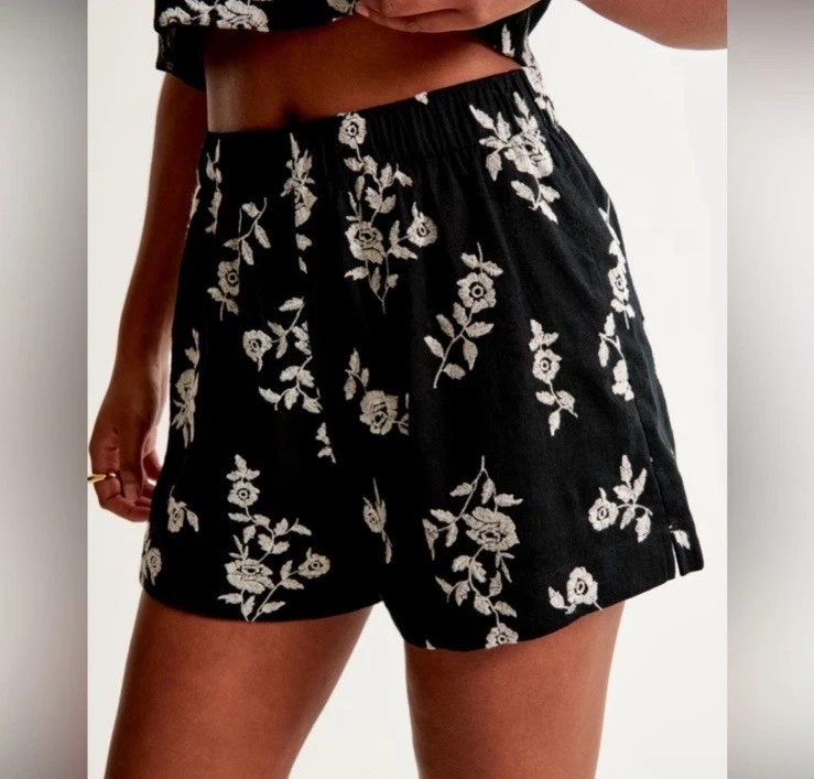 Abercrombie & Fitch Linen-Blend Black Embroidered Pull-On Short. Size XL