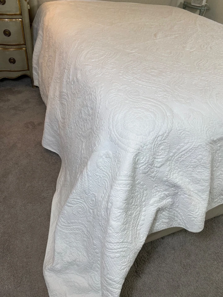 Nicole Miller Home King bedspread Damask White cotton stitching contemporary Lux - Image 3 of 4