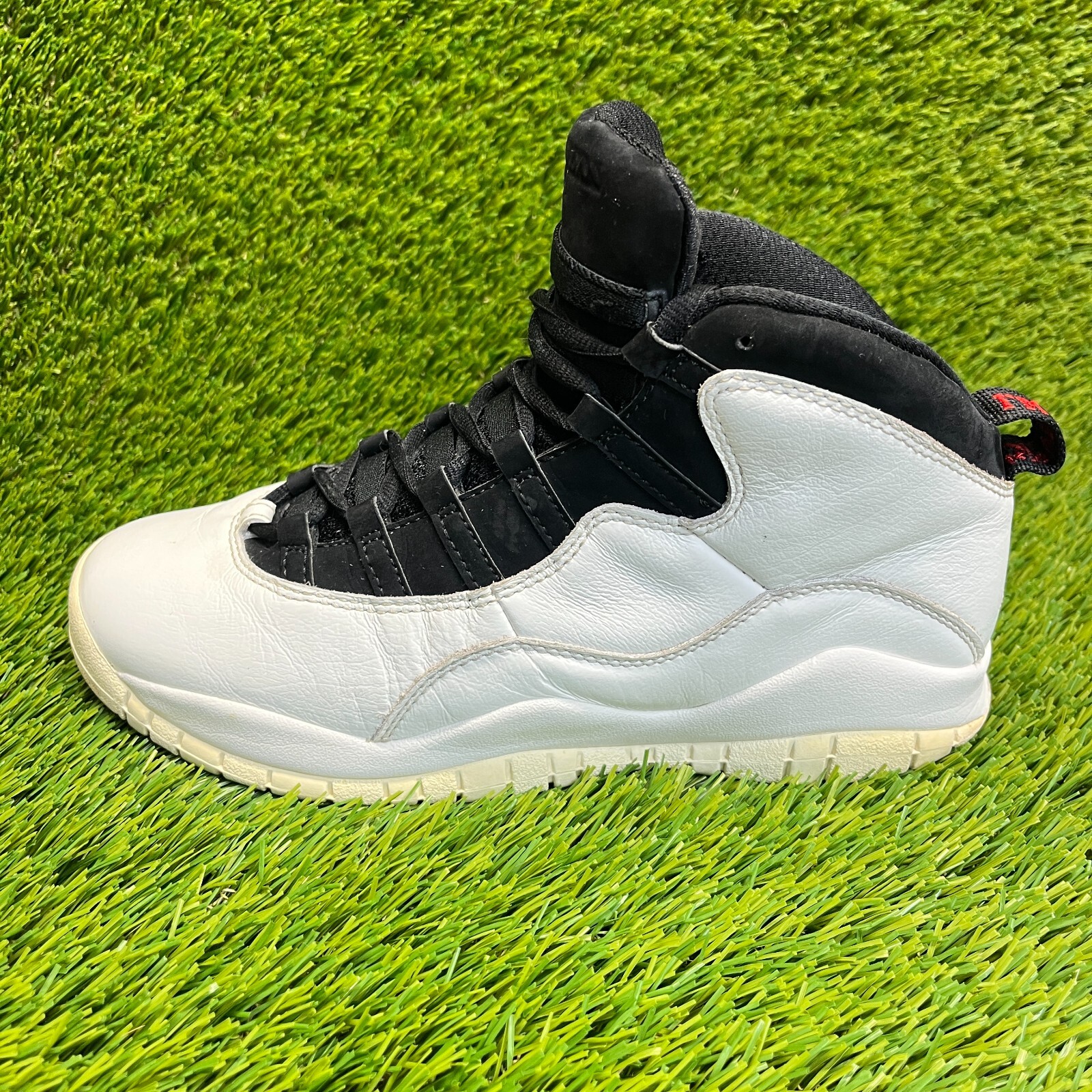 Nike Air Jordan 10 Retro I'm Back Boys Size 7Y White Basketball Shoes Sneakers thumbnail 4