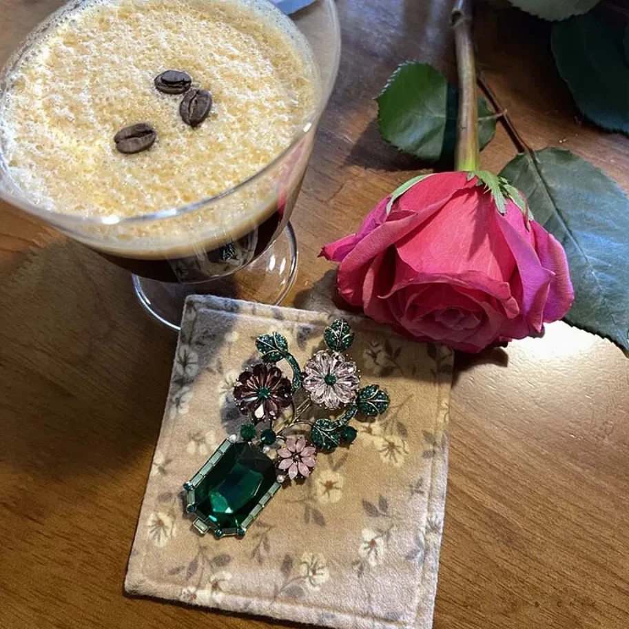 Large Vintage Crystal Rhinestone Flowers in A Green Vase Brooches Pins for Women - Image 2 of 4