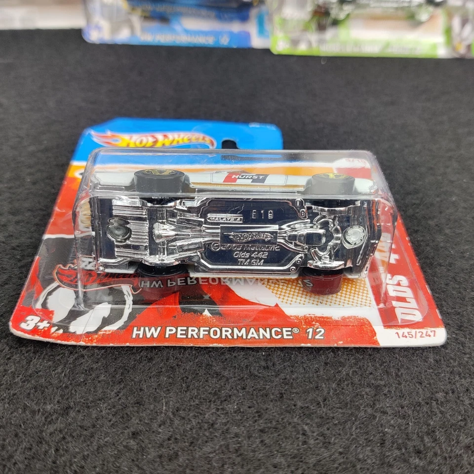 HOT WHEELS OLDS 442 BIANCO HW PERFORMANCE 2012 5/12 145/247 V5449 CORTO 1:64 - Immagine 3 di 4
