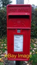 Photo 6x4 Close up Elizabeth II postbox on Londesborough Road, Market Wei c2021