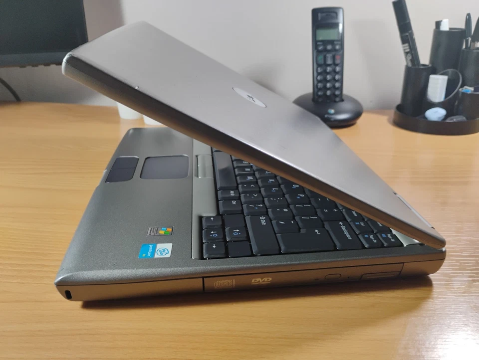 For Resto/Repair - Dell Latitude D600 - CD/DVD - Pentium M 1.40GHz - Image 3 of 4