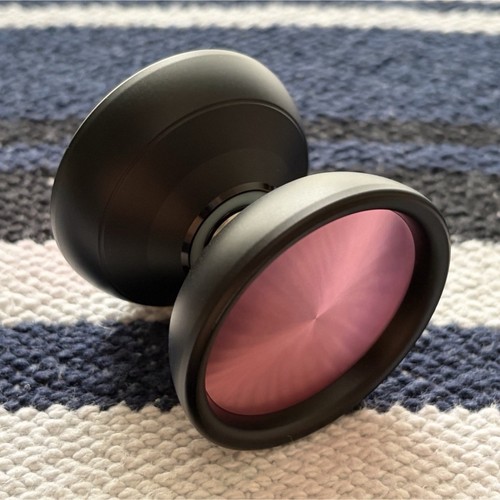 Dis Anima Yoyo Black w/ Pink Caps Professional Unresponsive Yoyo