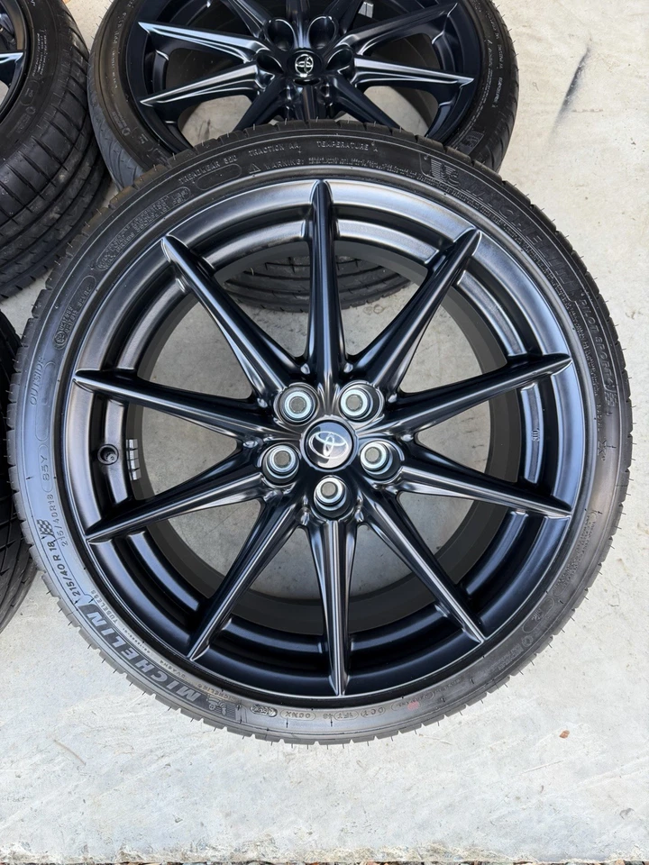 Toyota GR86 2025 Subaru BRZ 18" OEM llantas neumáticos 28111CC050 2024 2023 2022 Foto 2 de 4