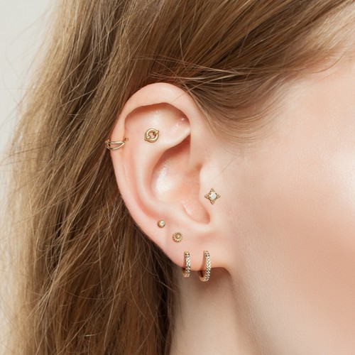 Orecchino Piercing Cartilagine in Oro Solido 14K VERO Piccolo Fiore Elica Tragus 16G - Foto 3 di 7