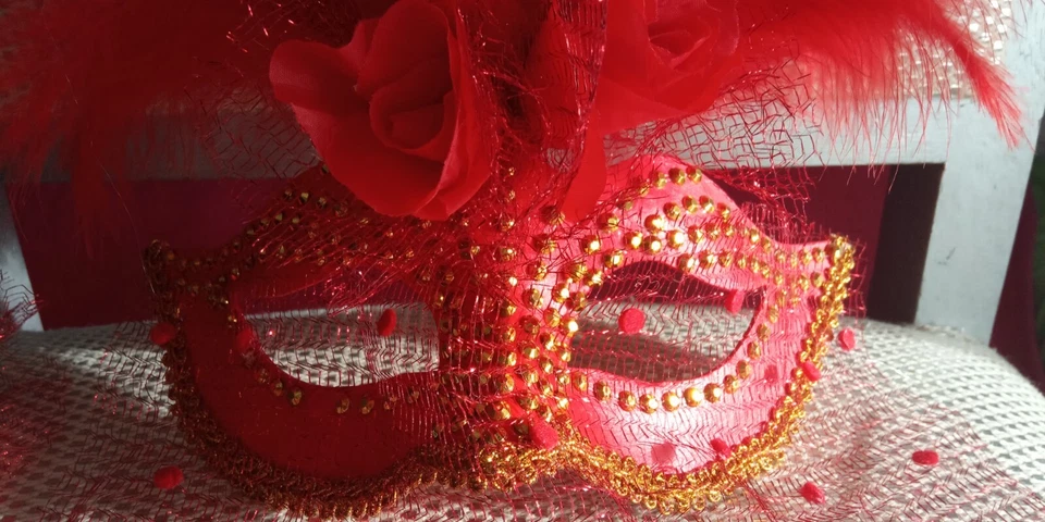Red Columbine Carnival mask handmade feathers for carnival events from Oporto - Image 3 of 4