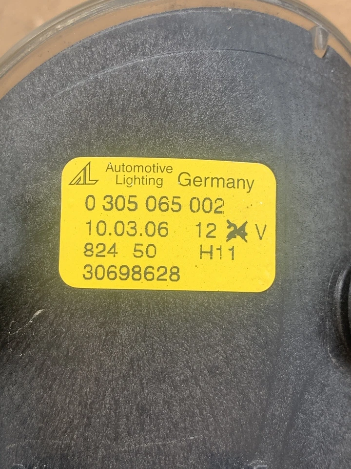 Faro antiniebla delantero pasajero Volvo S40 V50 2005-2007/2008-2010 C70 C30 30698628 Foto 3 de 4