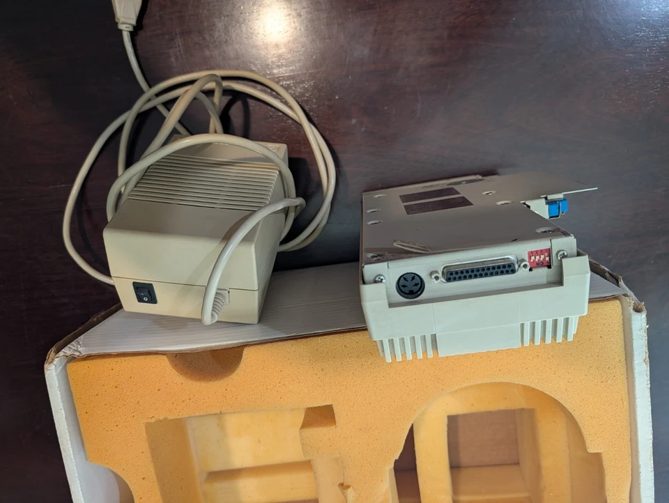 Disco duro Commodore AMIGA A590 Plus de colección en su caja original 20 MB SIN PROBAR Foto 4 de 4