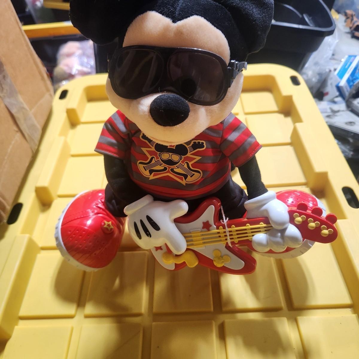 FISHER PRICE Disney Rock Star Mickey Mouse 2010 Guitar Sing Dance