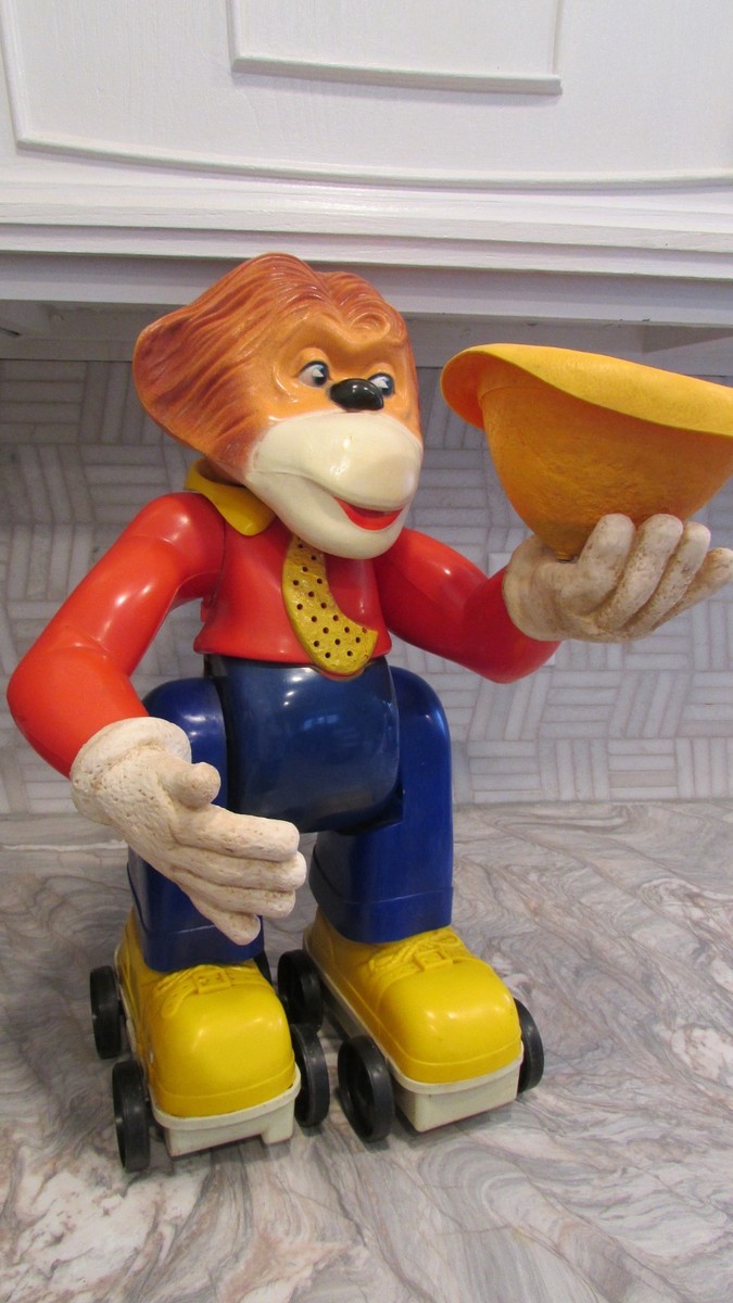 Vintage 1963 Ideal Toy Clancy Great Rollerskating Monkey w Box