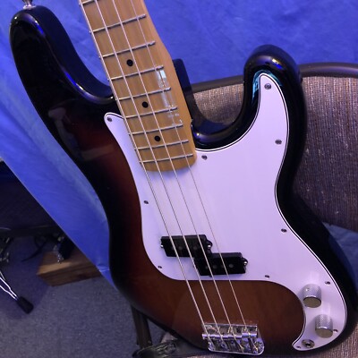 ベース Fender Player Precision Bass Fender X4905 Player Precision Bass Guitar - 3-Color Sunburst for
