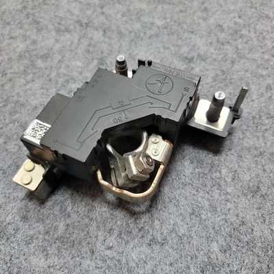 Power Failure Overload Protector OEM A2469067901 A2469068601 For Mercedes-Benz - Image 1 of 4